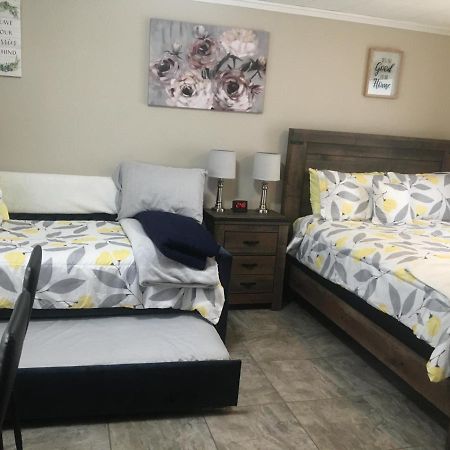 Just Like Being At Home- Newly Renovated Unit North Troy Luaran gambar