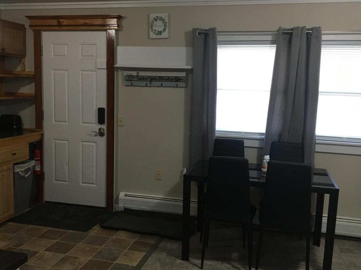 Just Like Being At Home- Newly Renovated Unit North Troy Luaran gambar