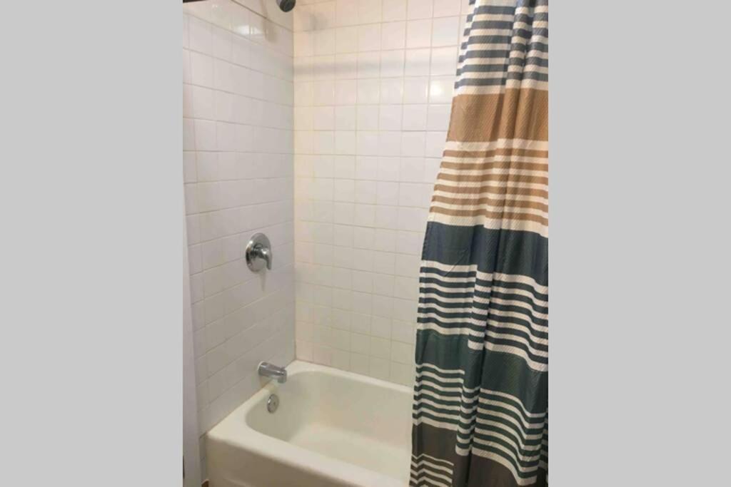 Just Like Being At Home- Newly Renovated Unit North Troy Luaran gambar