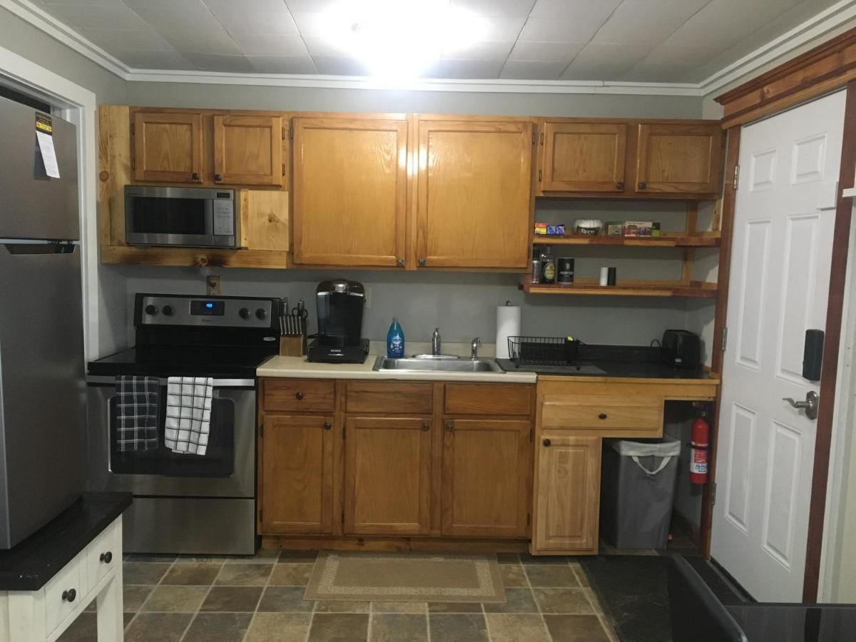 Just Like Being At Home- Newly Renovated Unit North Troy Luaran gambar