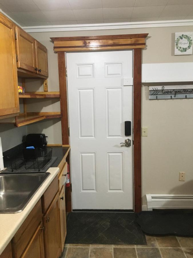 Just Like Being At Home- Newly Renovated Unit North Troy Luaran gambar