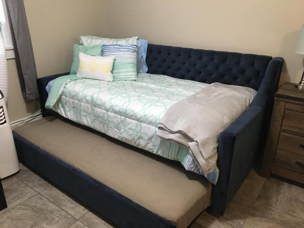 Just Like Being At Home- Newly Renovated Unit North Troy Luaran gambar